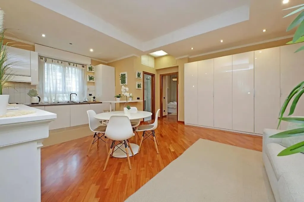Lucky Domus Tuscolano Apartment Rome