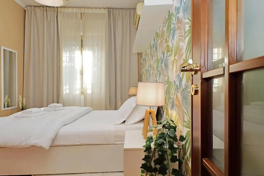 Lucky Domus Tuscolano Apartment Rome Italy