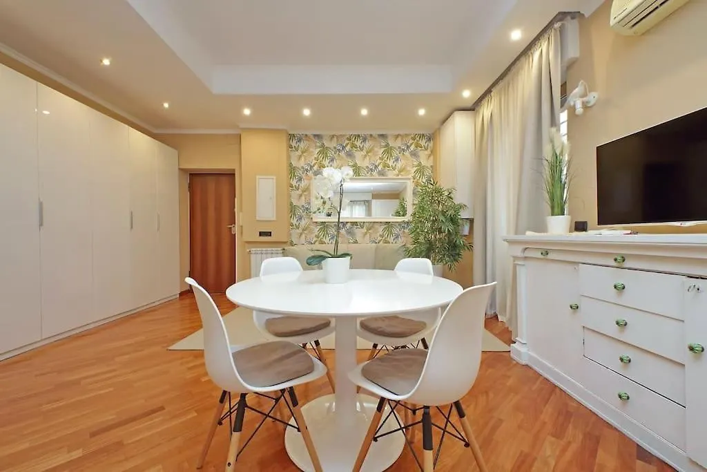 Lucky Domus Tuscolano Apartment Rome