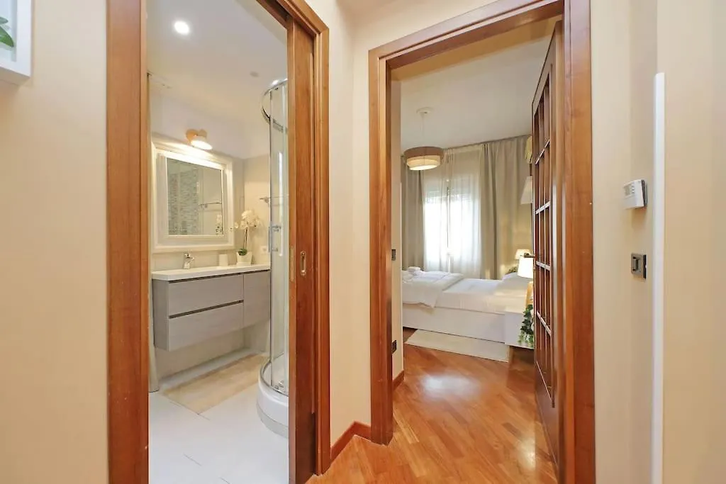 Lucky Domus Tuscolano Apartment Rome