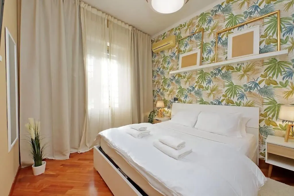 Lucky Domus Tuscolano Apartment Rome