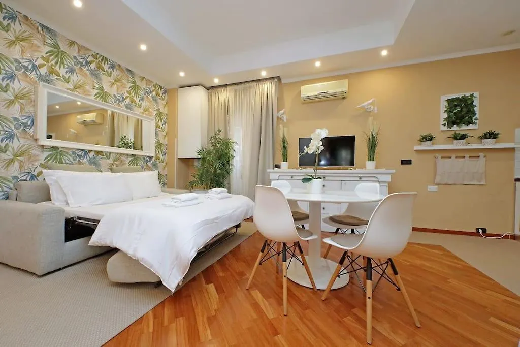 Lucky Domus Tuscolano Apartment Rome