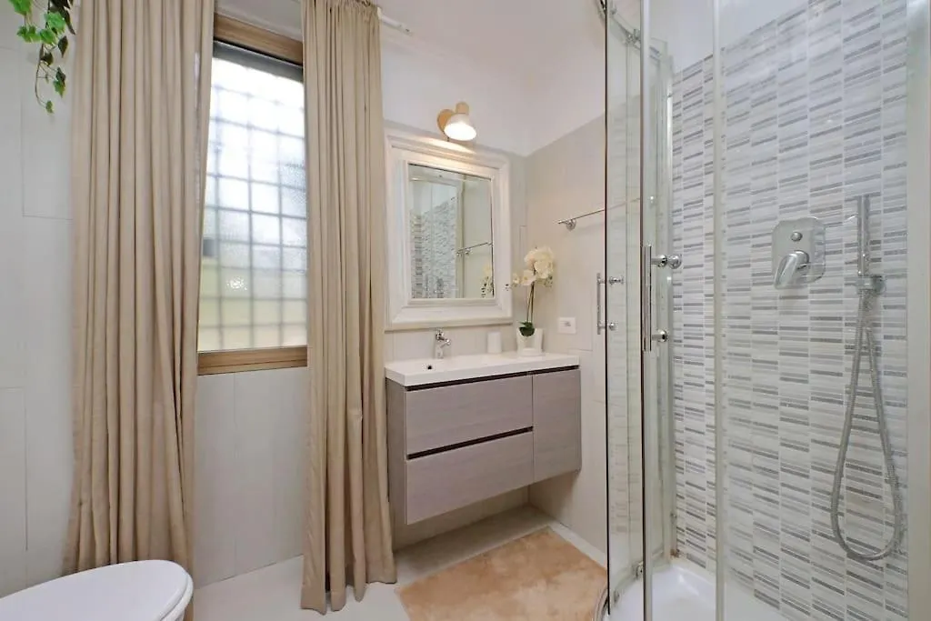 Lucky Domus Tuscolano Apartment Rome 0*,