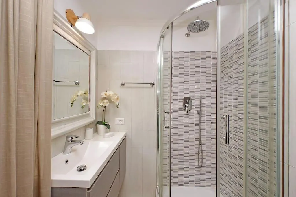 Lucky Domus Tuscolano Apartment Rome