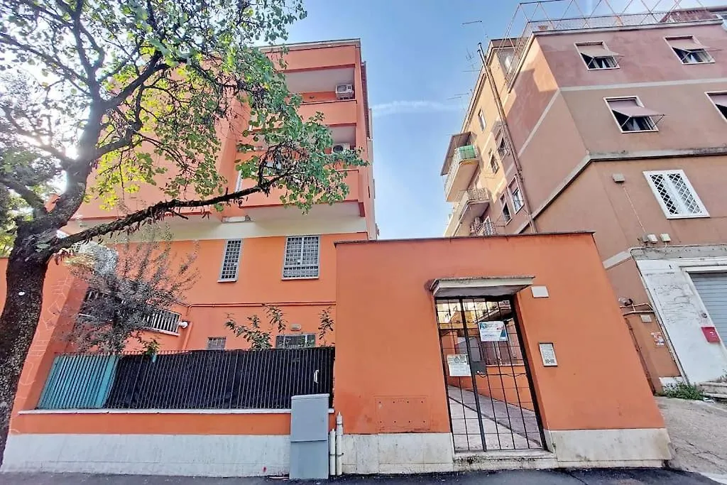Lucky Domus Tuscolano Apartment Rome