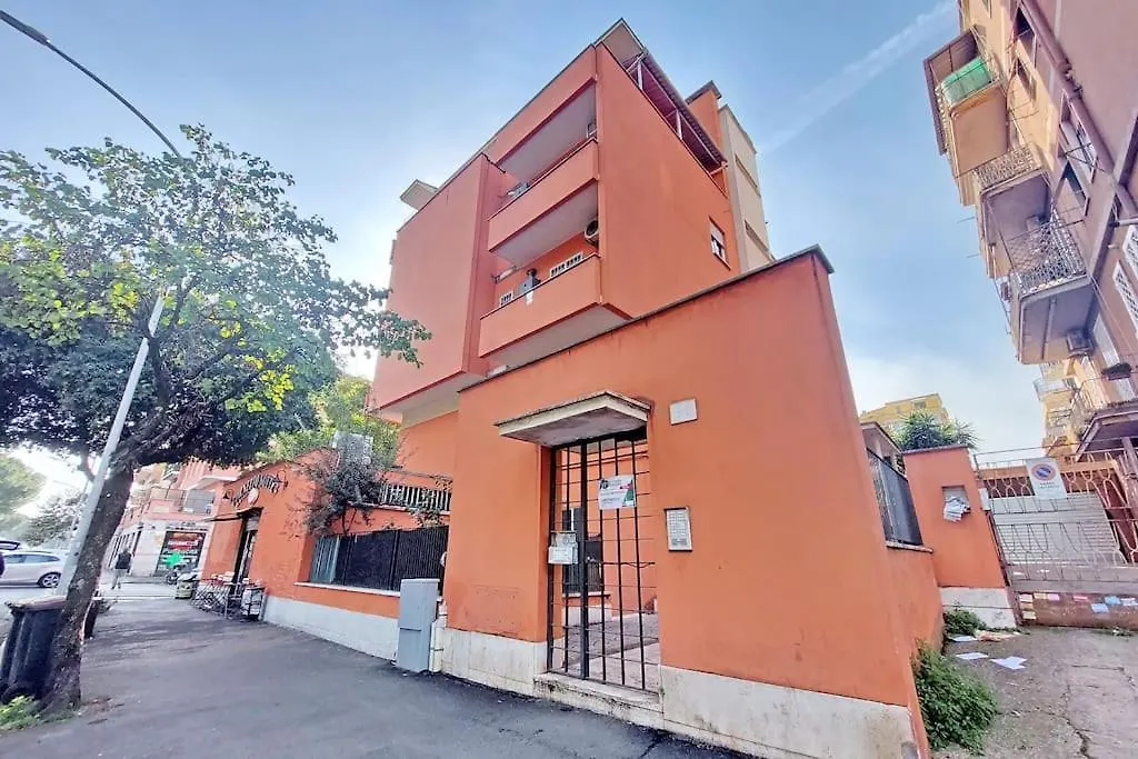 Lucky Domus Tuscolano Apartment Rome