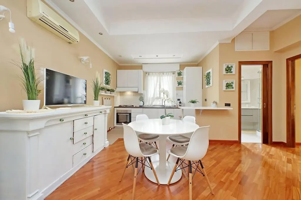 Lucky Domus Tuscolano Apartment Rome