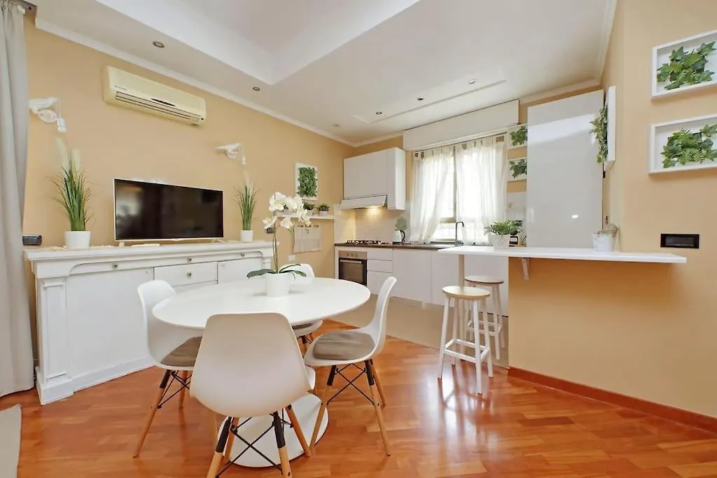 Lucky Domus Tuscolano Apartment Rome