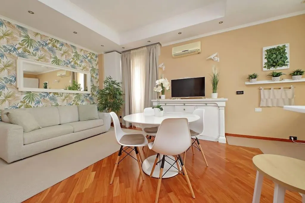 Lucky Domus Tuscolano Apartment Rome