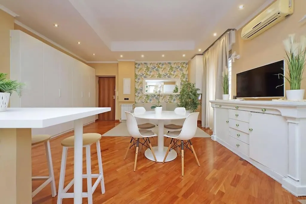 Lucky Domus Tuscolano Apartment Rome 0*,