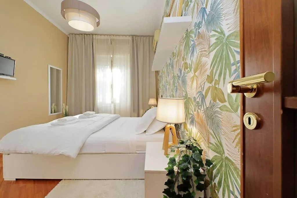 Lucky Domus Tuscolano Apartment Rome