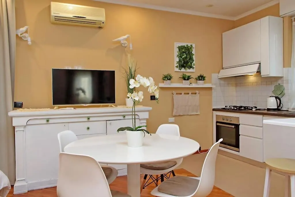 Lucky Domus Tuscolano Apartment Rome Italy