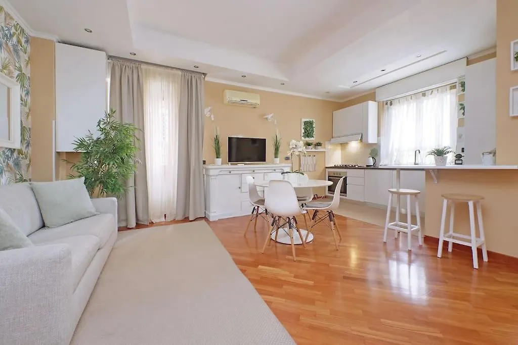 Lucky Domus Tuscolano Apartment Rome