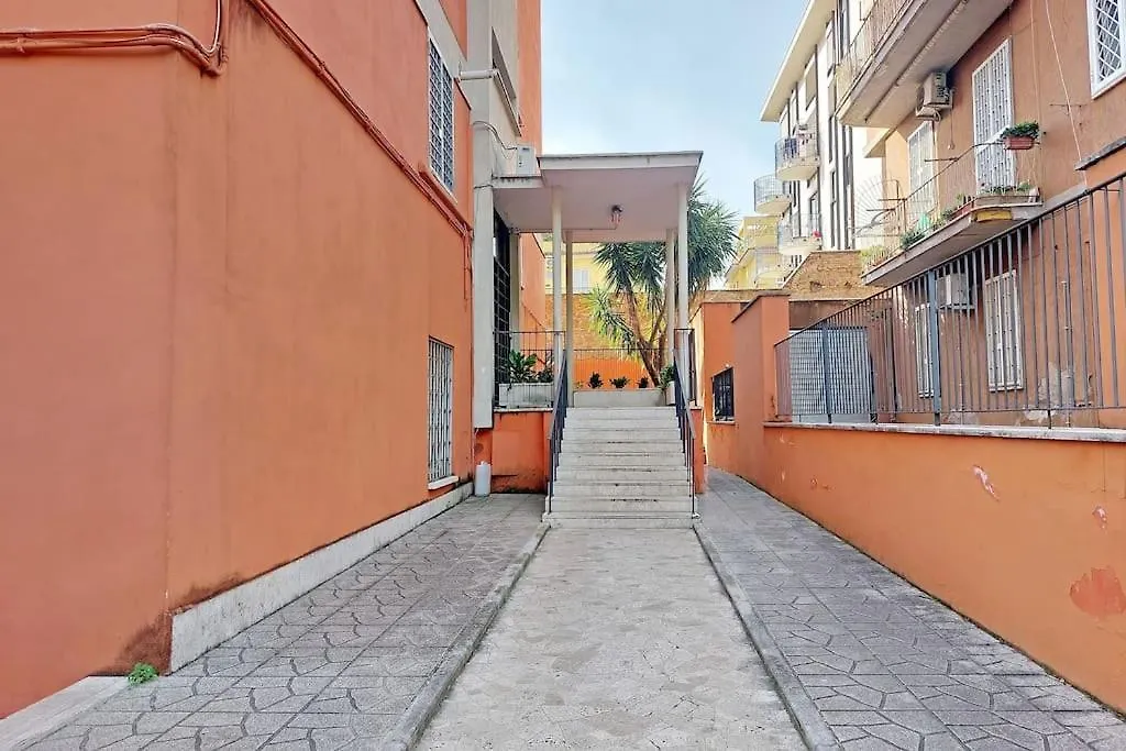 Lucky Domus Tuscolano Apartment Rome